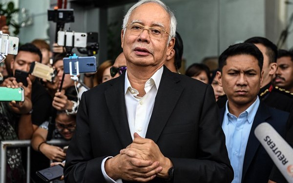 Cựu thủ tướng Malaysia bị cáo buộc tổng 38 tội danh 1
